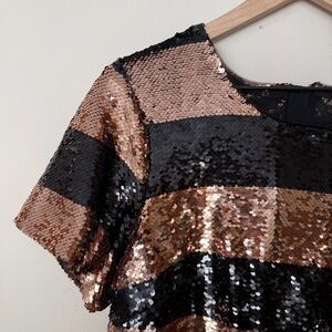 Maeve Sequin Short Sleeve Top in Black and copper/brown